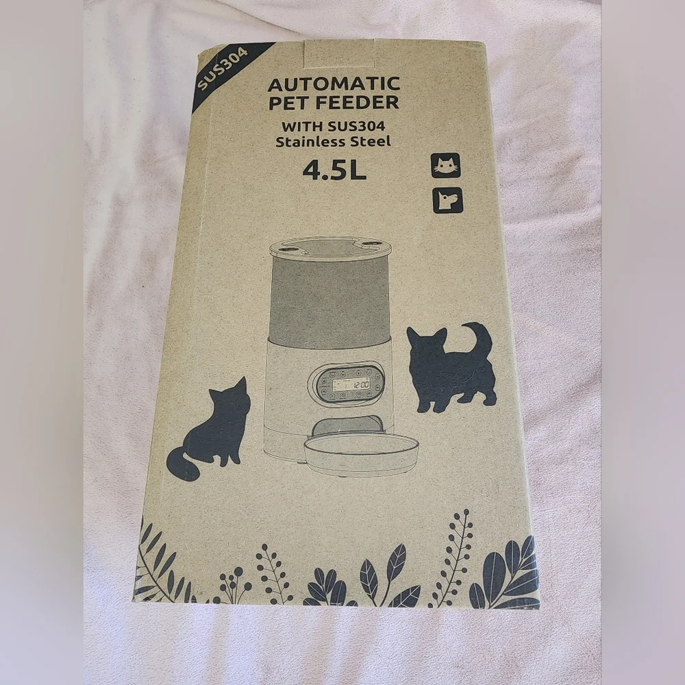 Stainless Steel 4.5L automatic pet feeder, new never used! Still in box